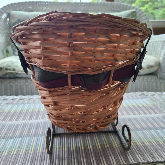 Holiday Large Wicker And Wrought Iron Sleigh Basket Holly Leaves And Berries - Picture 7 of 10